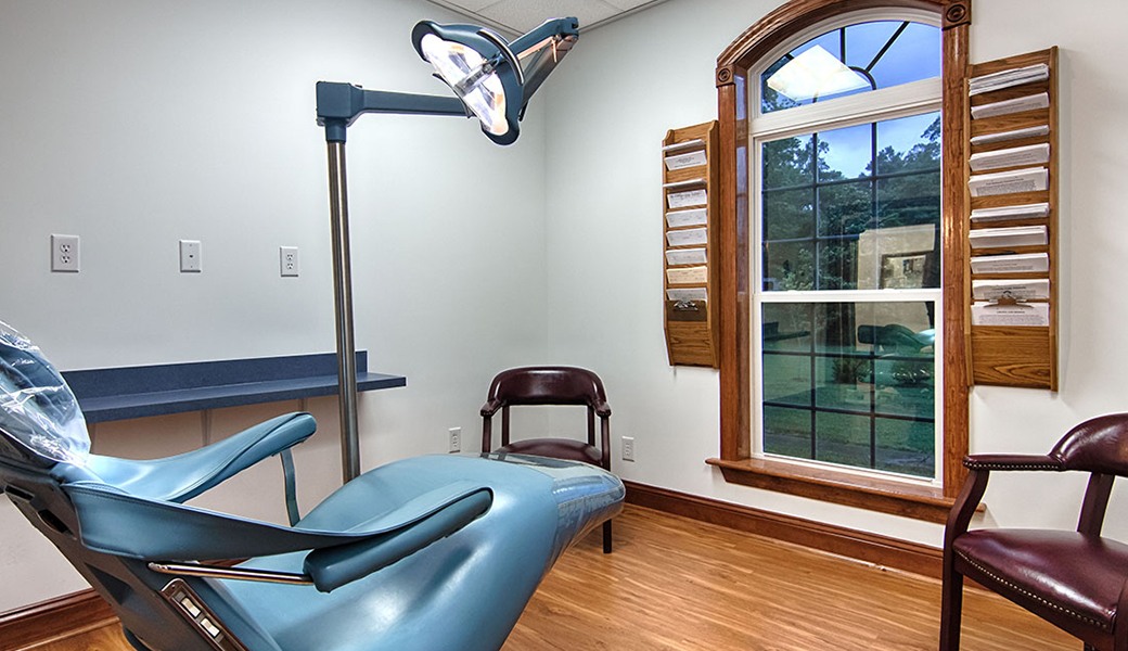 Dental treatment room with blue chair