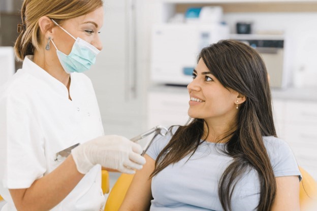 person whose veneer fell off speaking with dentist